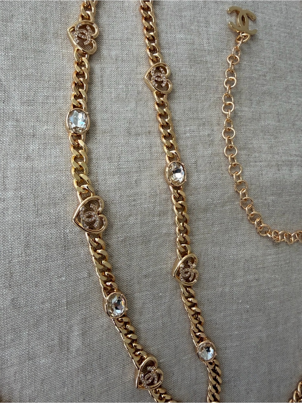 ✨CHANEL Gold Heart Charm Chain Belt with Crystal Accents💛 - Picture 10 of 13